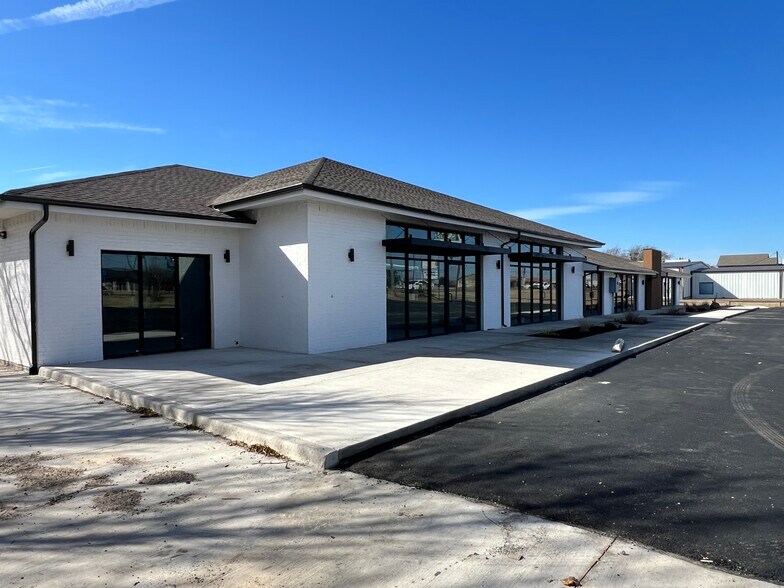 721 W Main St, Mabank, TX à louer - Photo de l’immeuble – Image 2 sur 5