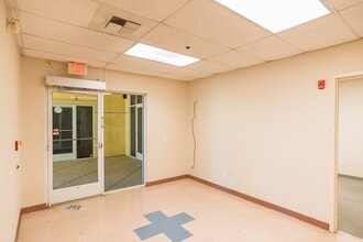 401 Lesher Dr, Merced, CA à louer Photo intérieure– Image 2 sur 17