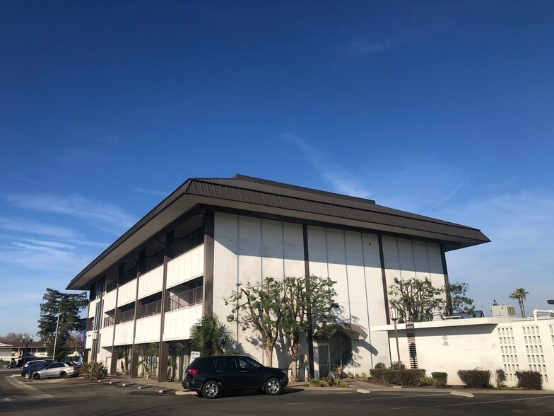 4270-4274 N Blackstone Ave, Fresno, CA portefeuille de 2 biens à vendre sur LoopNet.fr - Photo de l’immeuble – Image 3 sur 11