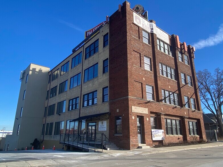 2156 S 4th St, Milwaukee, WI à louer - Photo de l’immeuble – Image 1 sur 4