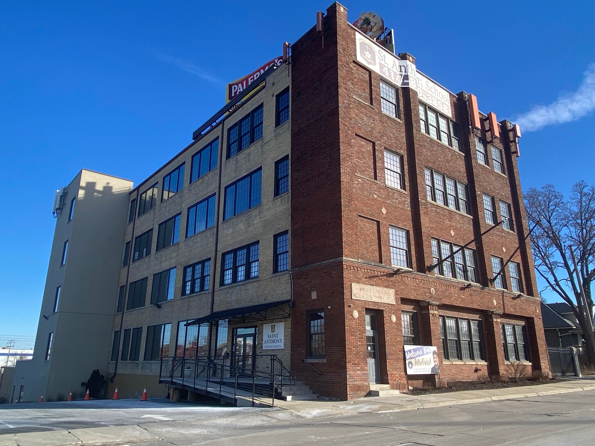 2156 S 4th St, Milwaukee, WI à louer Photo de l’immeuble– Image 1 sur 5
