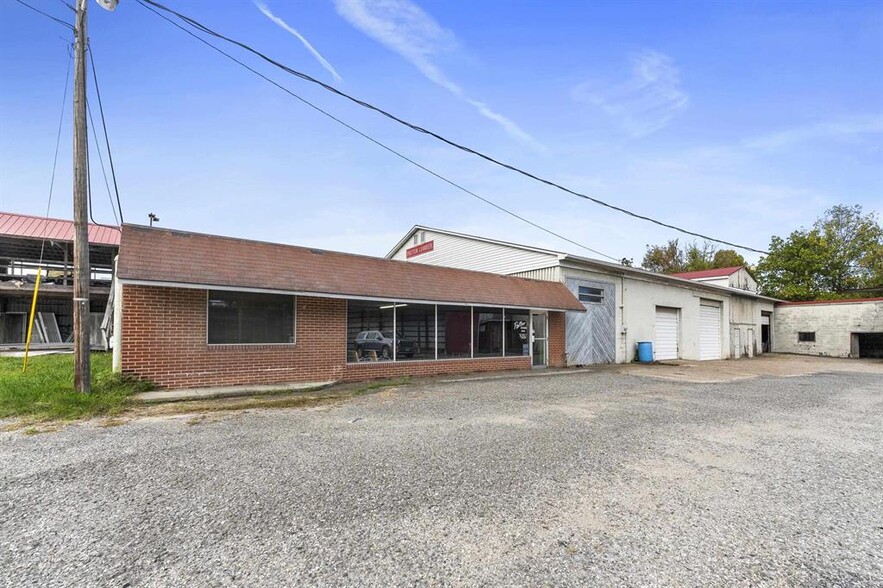 3571 Winchester Ave, Ashland, KY à vendre - Photo principale – Image 1 sur 24