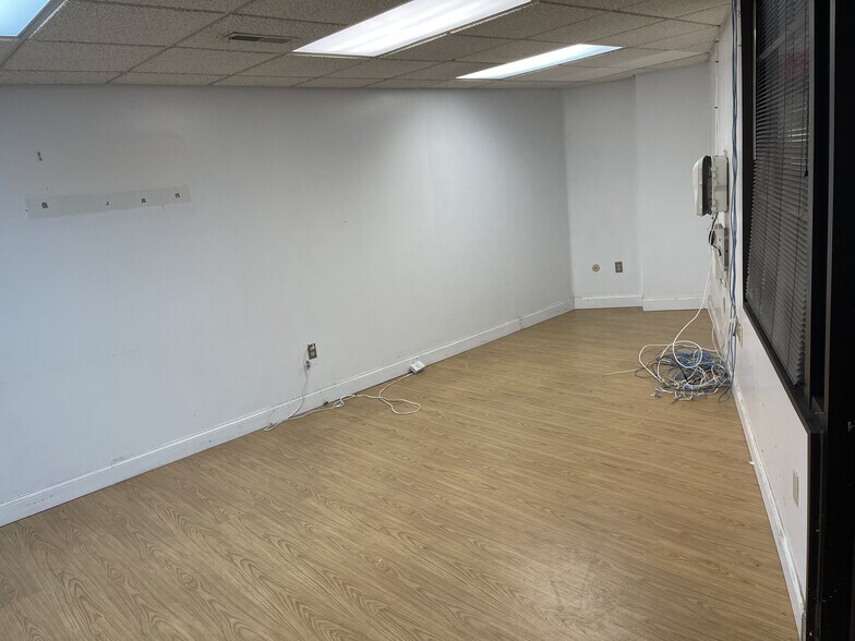 250 W Lancaster Ave, Paoli, PA à vendre - Photo de l’immeuble – Image 3 sur 9
