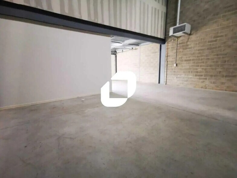 Local d’activités dans Bussy-Saint-Martin à louer - Photo de l’immeuble – Image 2 sur 5