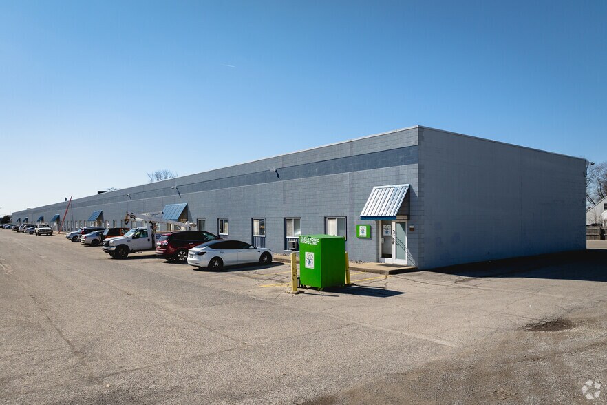 5265-5272 Tractor Rd, Toledo, OH à louer - Photo de l’immeuble – Image 1 sur 4