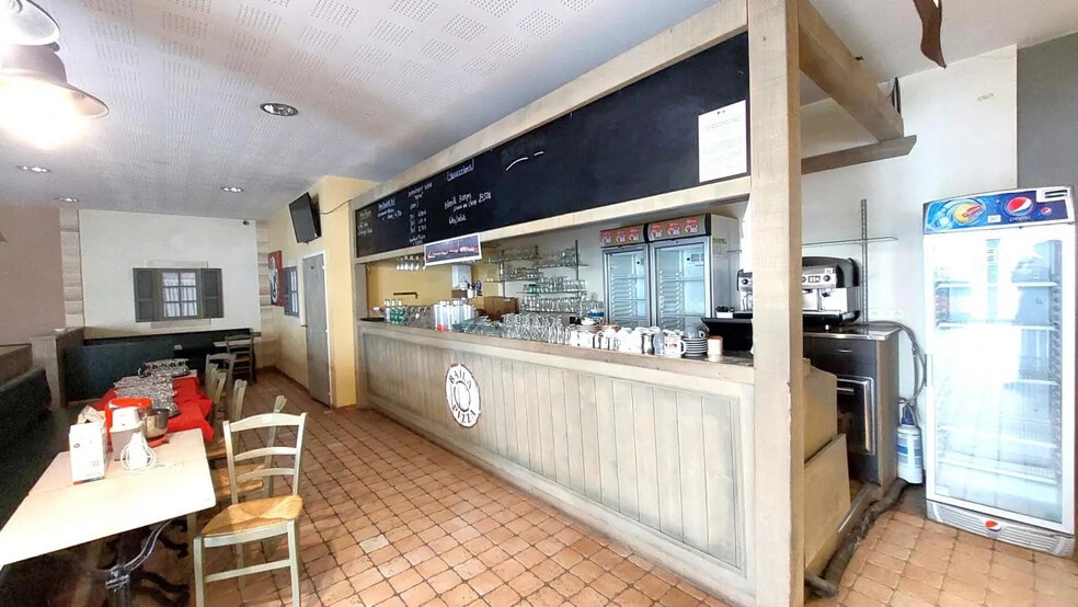 Local commercial dans ANTRAN à louer - Photo intérieure – Image 2 sur 6