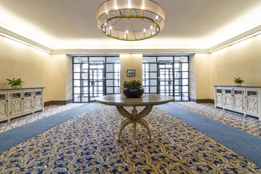 98120 Queens Blvd, Rego Park, NY à vendre - Photo de l’immeuble – Image 3 sur 56