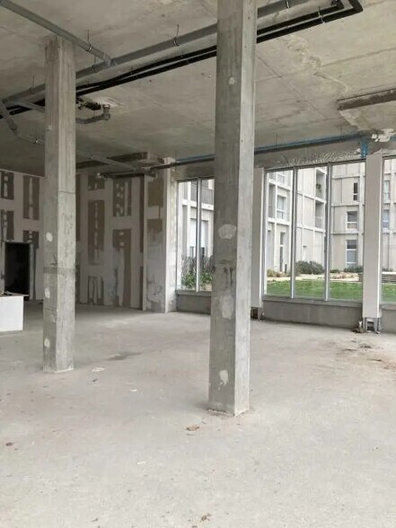 Local commercial dans Nantes à louer - Photo de l’immeuble – Image 3 sur 4