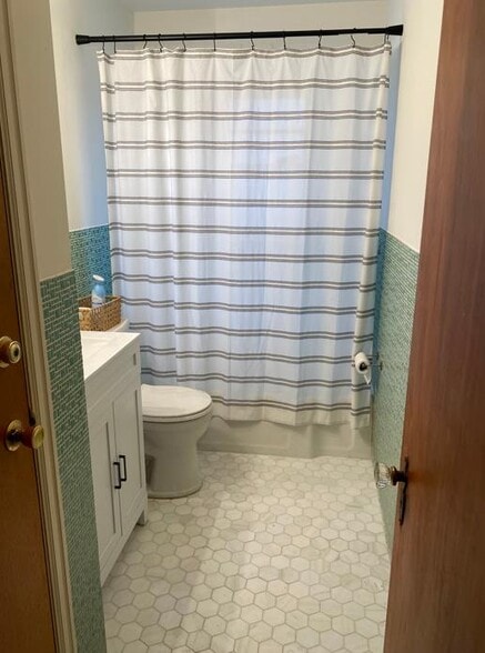 404 S Clay Ave, Kirkwood, MO à louer - Photo intérieure – Image 3 sur 14