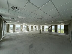 Bureau dans Champs-sur-Marne à vendre Photo intérieure– Image 2 sur 9