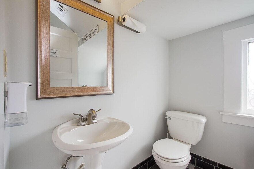 108 W 10th 1/2 St, Houston, TX à louer - Photo intérieure – Image 3 sur 50