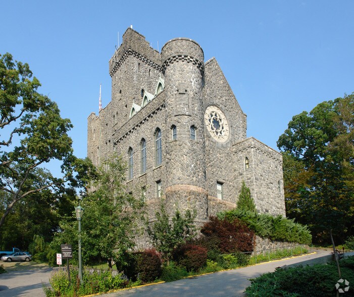 400 Benedict Ave, Tarrytown, NY à louer - Photo principale – Image 1 sur 39
