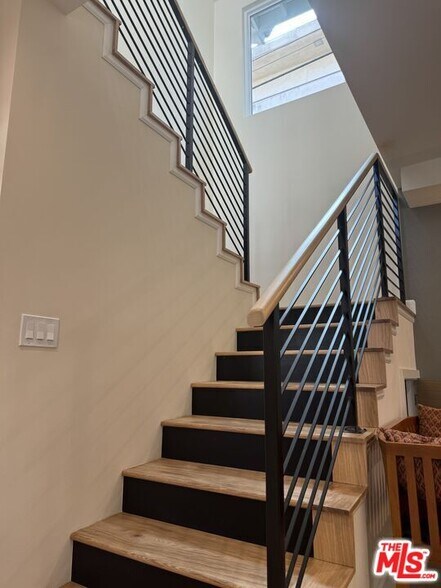821 Lorraine Blvd, Los Angeles, CA à vendre - Photo de l’immeuble – Image 2 sur 69