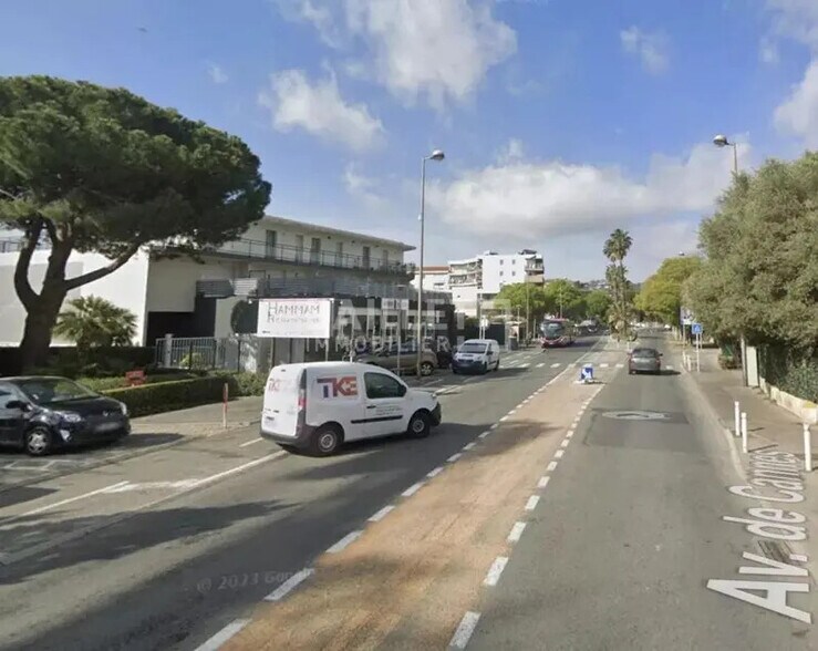Industriel/Logistique dans Antibes à louer - Photo de l’immeuble – Image 2 sur 8
