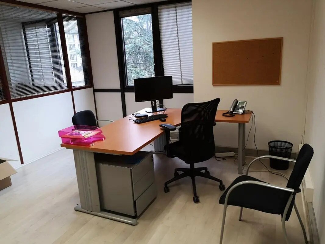 Bureau dans Saint-Germain-en-Laye à louer Photo de l’immeuble– Image 1 sur 9