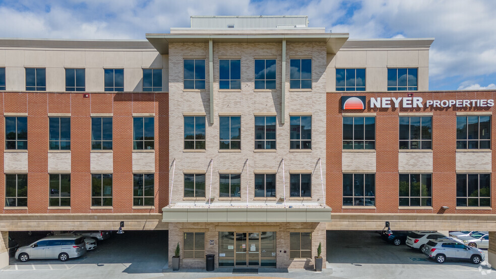 2135 Dana Ave, Cincinnati, OH à louer - Photo de l’immeuble – Image 2 sur 4