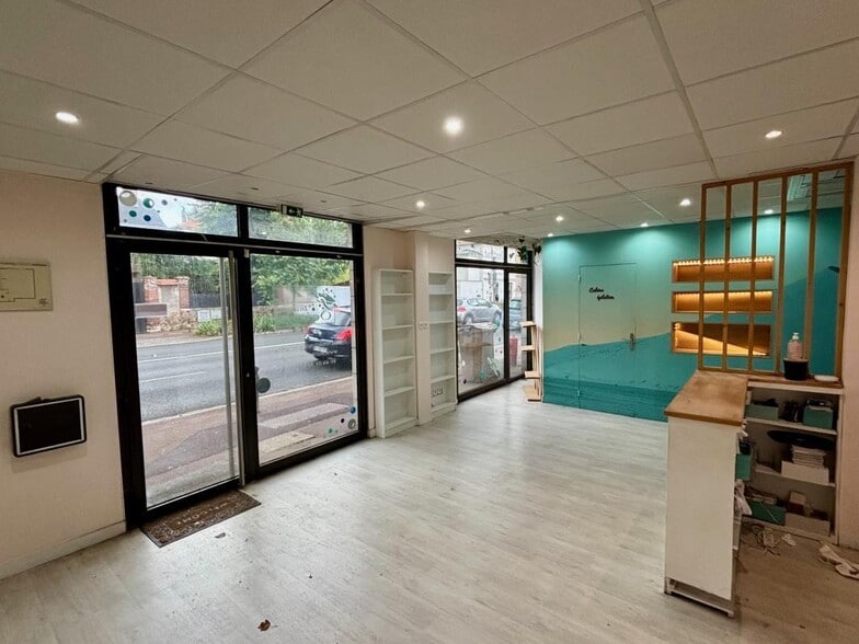 Local commercial dans Chatou à louer - Photo intérieure – Image 1 sur 9