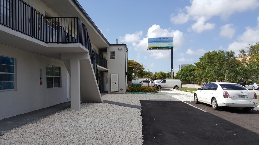 14100 NW 6th Ct, North Miami, FL à vendre - Photo de l’immeuble – Image 3 sur 5