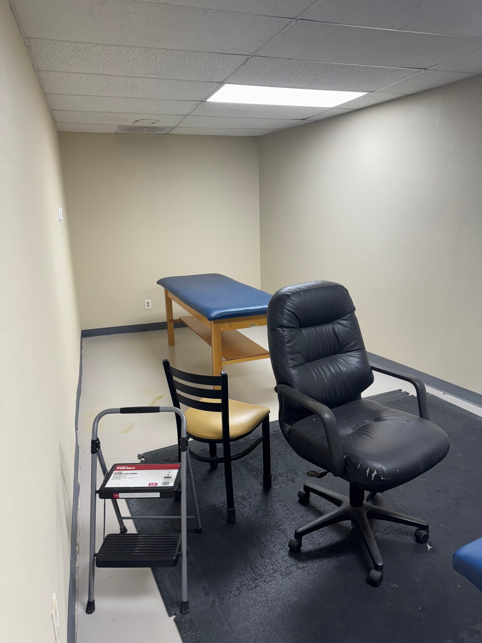 1035 N Interstate 35 E, Carrollton, TX à louer Photo intérieure– Image 1 sur 2