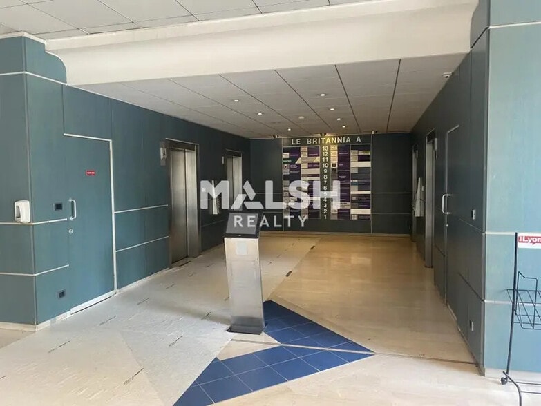 Bureau dans Lyon à louer - Hall d’entrée – Image 2 sur 11