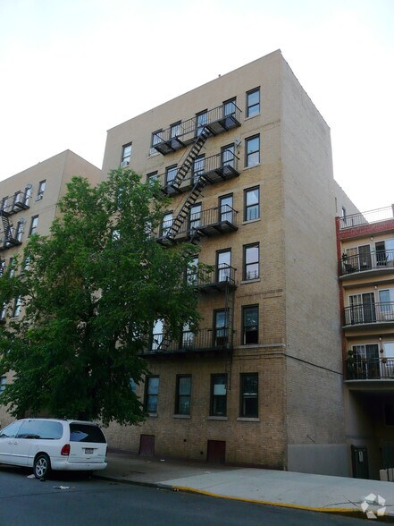 2734 Sedgwick Ave, Bronx, NY à vendre - Photo de l’immeuble – Image 2 sur 3