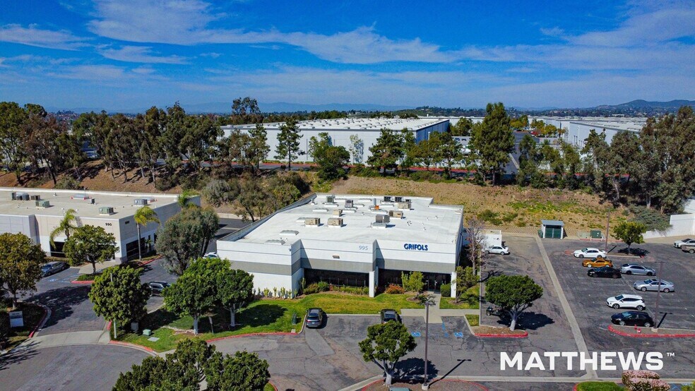 995 Park Center Dr, Vista, CA à vendre - Photo de l’immeuble – Image 2 sur 18
