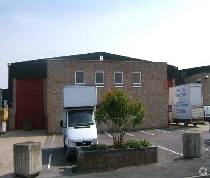 1 Fairway Dr, Greenford à louer - Photo de l’immeuble – Image 2 sur 12