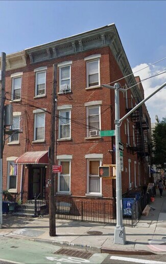 Plus de détails pour 4702 11th St, Long Island City, NY - Logement à vendre
