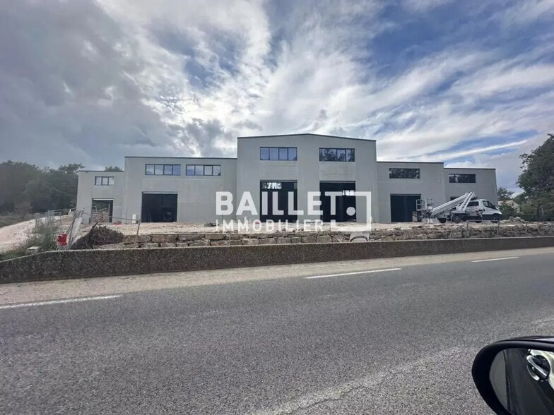 Industriel/Logistique dans Fayence à louer - Photo de l’immeuble – Image 1 sur 3