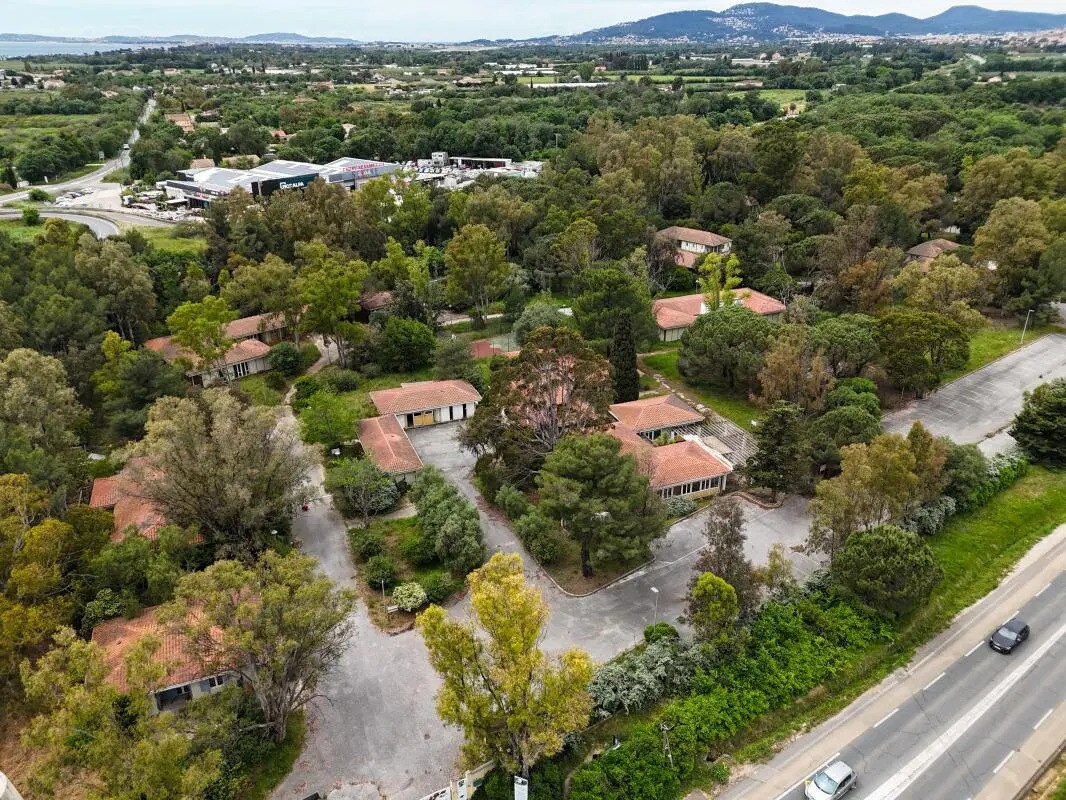 Local d'activités dans Hyères à vendre Photo de l’immeuble– Image 1 sur 27