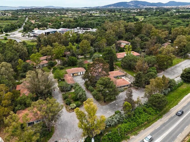 Plus de détails pour Local d’activités à vendre