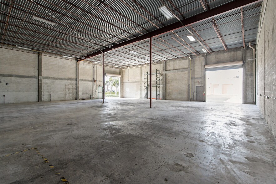 6451 E Rogers Cir, Boca Raton, FL à louer - Photo de l’immeuble – Image 3 sur 18