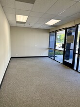 127 Business Center Dr, Corona, CA à louer Photo intérieure– Image 2 sur 4