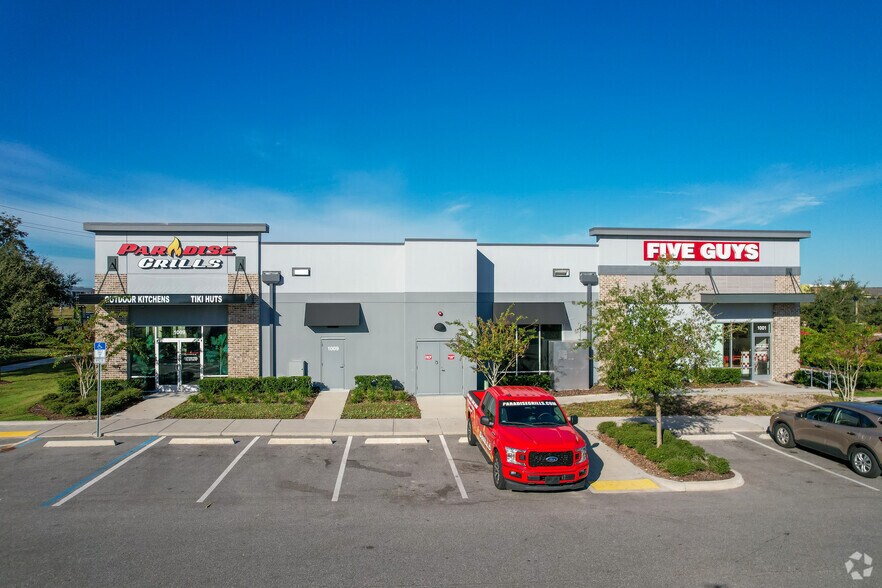967 City Walk Ln, Oviedo, FL à louer - Photo de l’immeuble – Image 3 sur 7
