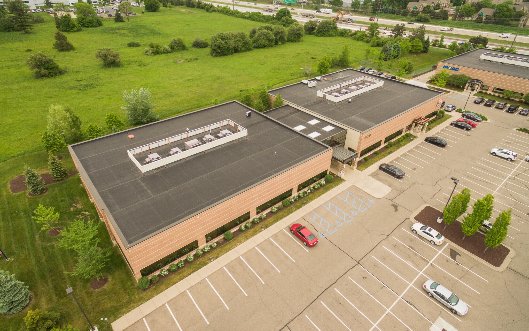 22710 Haggerty Rd, Farmington Hills, MI à louer Photo de l’immeuble– Image 1 sur 28