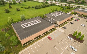 22710 Haggerty Rd, Farmington Hills, MI à louer Photo de l’immeuble– Image 1 sur 28