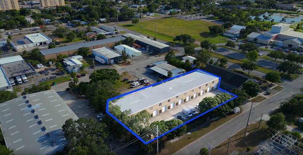 709 Silver Palm Ave, Melbourne, FL à louer - Vidéo sur l’annonce professionnelle – Image 2 sur 10