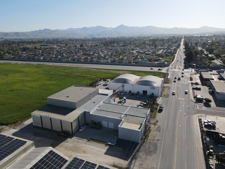 320 Hillcrest Rd, Hollister, CA à louer - Photo de l’immeuble – Image 1 sur 27
