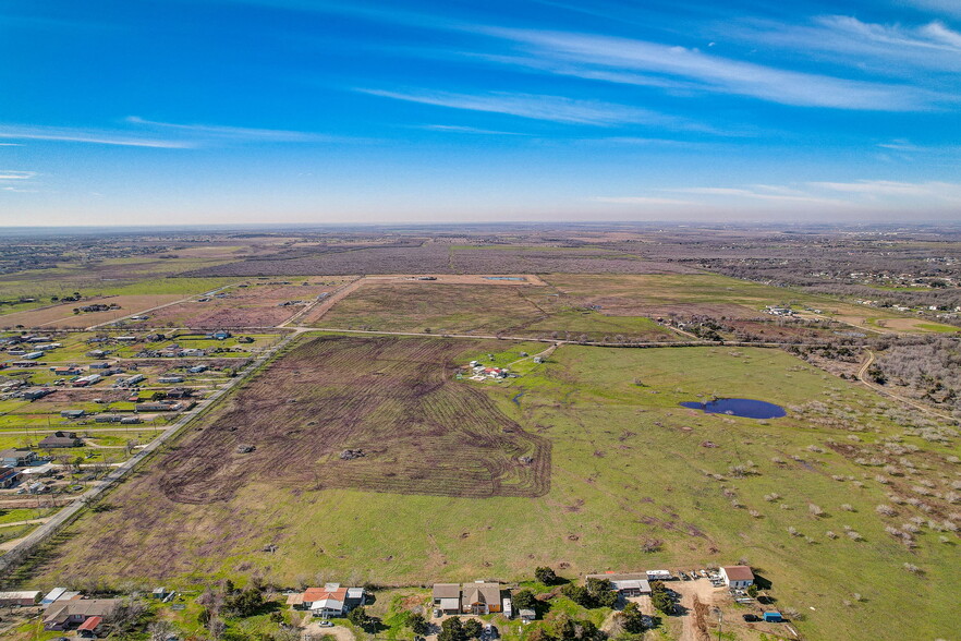 15804 Jacobson Rd, Del Valle, TX à louer - Photo de l’immeuble – Image 3 sur 8