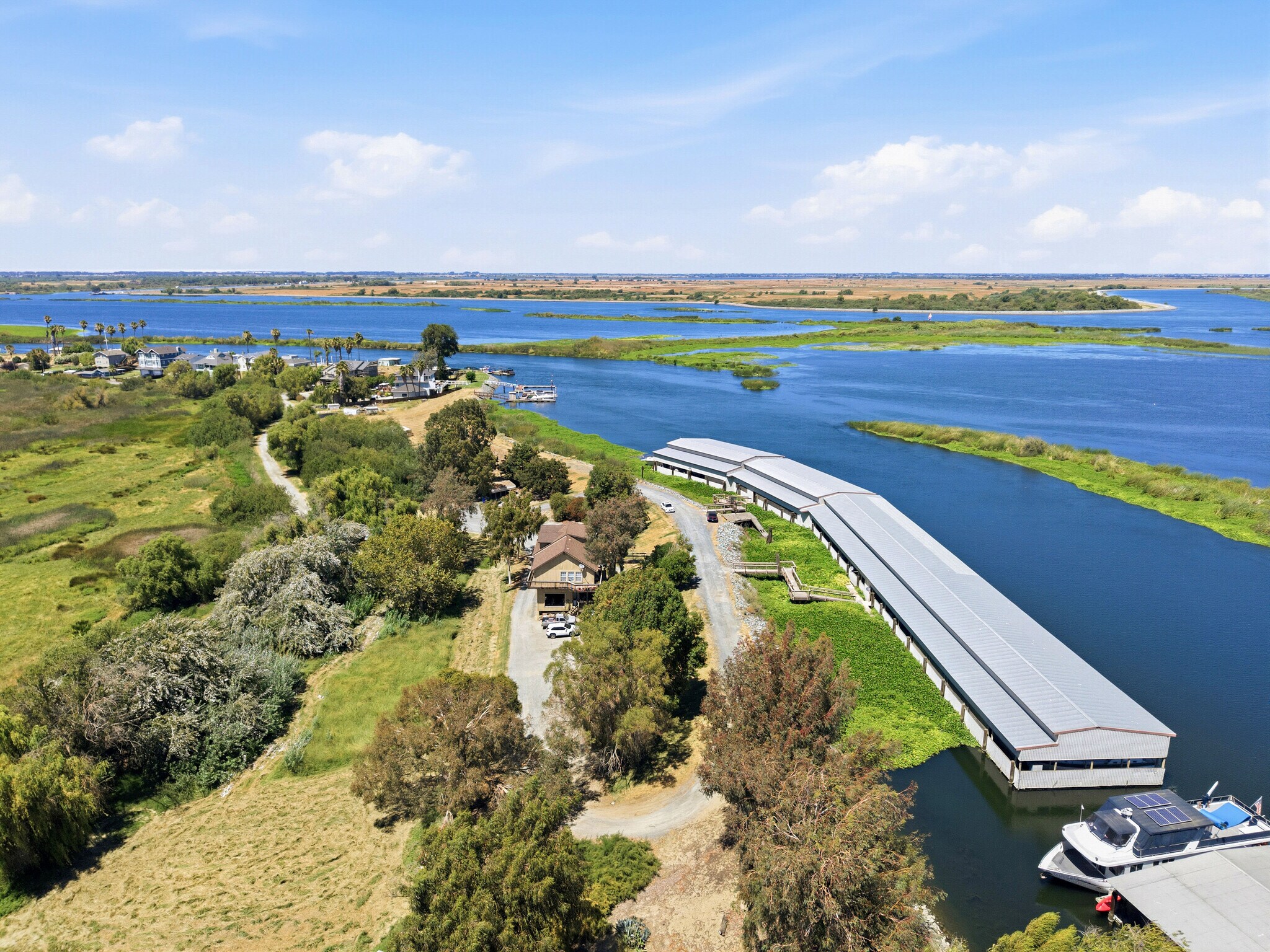 3215 W Willow Rd, Bethel Island, CA à vendre Photo de l’immeuble– Image 1 sur 3
