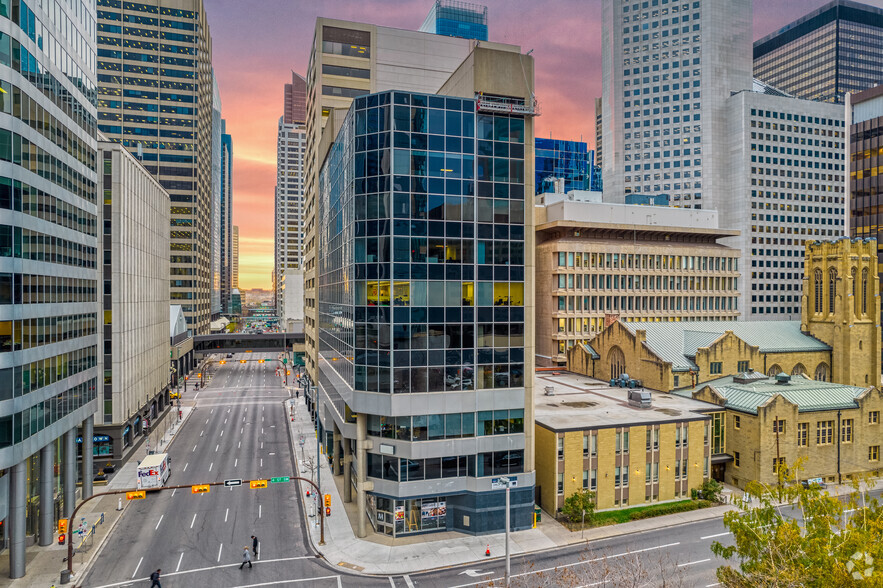 441 5th Ave SW, Calgary, AB à louer - Photo de l’immeuble – Image 1 sur 1