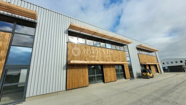 Plus de détails pour Local d’activités à vendre