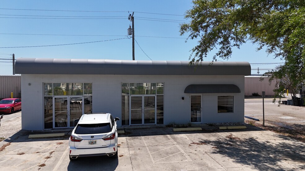 448 E Venice Ave, Venice, FL à louer - Photo principale – Image 1 sur 12