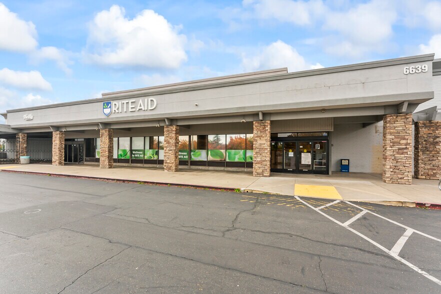 6639 Watt Ave, North Highlands, CA à vendre - Photo de l’immeuble – Image 3 sur 15