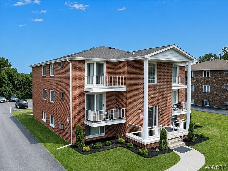 6293 Robinson Rd, Lockport, NY à vendre - Photo de l’immeuble – Image 2 sur 36