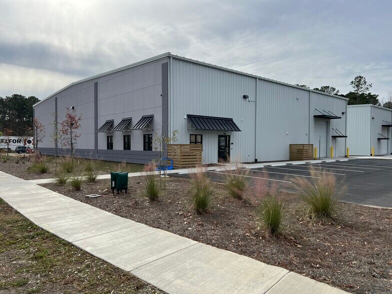 7635 Southrail Road, North Charleston, SC à louer - Photo de l’immeuble – Image 1 sur 17