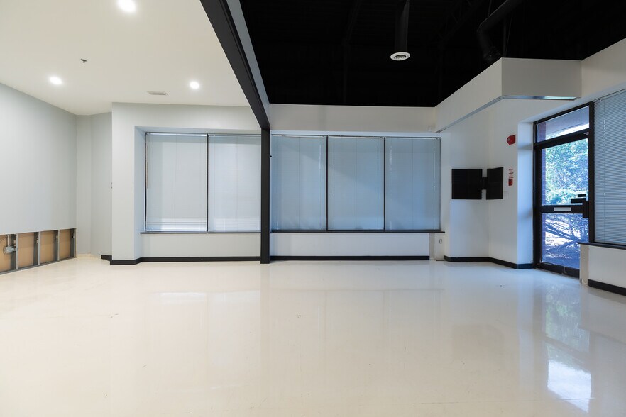 25 Valleywood Dr, Markham, ON à louer - Photo intérieure – Image 2 sur 8