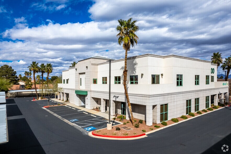 2500 W Sahara Ave, Las Vegas, NV à louer - Photo de l’immeuble – Image 3 sur 7