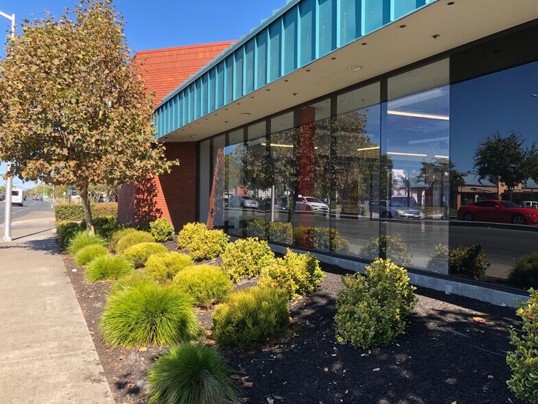 1995 Sebastopol Rd, Santa Rosa, CA à vendre - Photo de l’immeuble – Image 2 sur 6