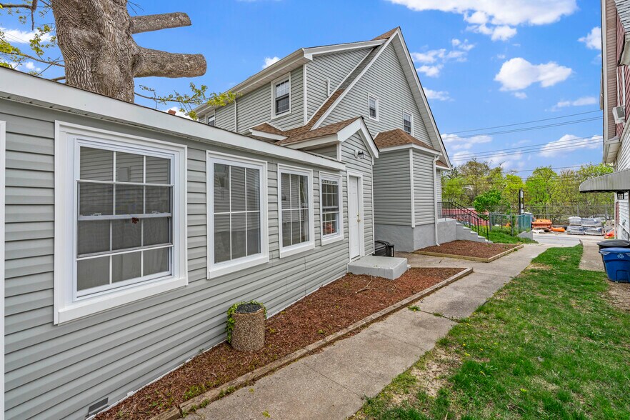 129 New Dorp Plaza pl, Staten Island, NY à vendre - Photo de l’immeuble – Image 3 sur 27